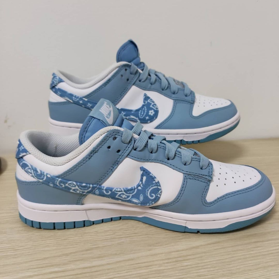 【国内 1/1 発売】ナイキ ウィメンズ ダンク ロー ESS “ペイズリーパック/ブルー/ブラック” (NIKE WMNS DUNK LOW ESS “Paisley Pack” Blue/Black) [DH4401-100/DH4401-101]