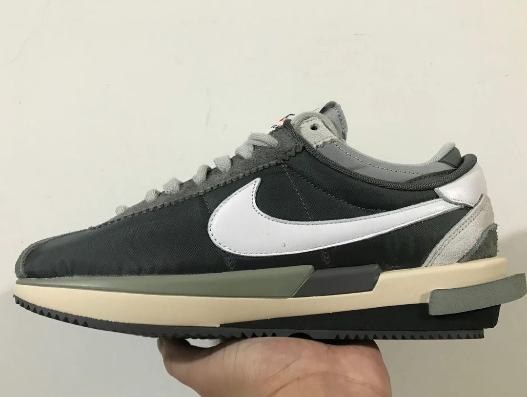 【国内 8/30、8/31、12/8、12/13 発売】sacai x NIKE CORTEZ (サカイ ナイキ コルテッツ) [DQ0581-001/DQ0581-100]