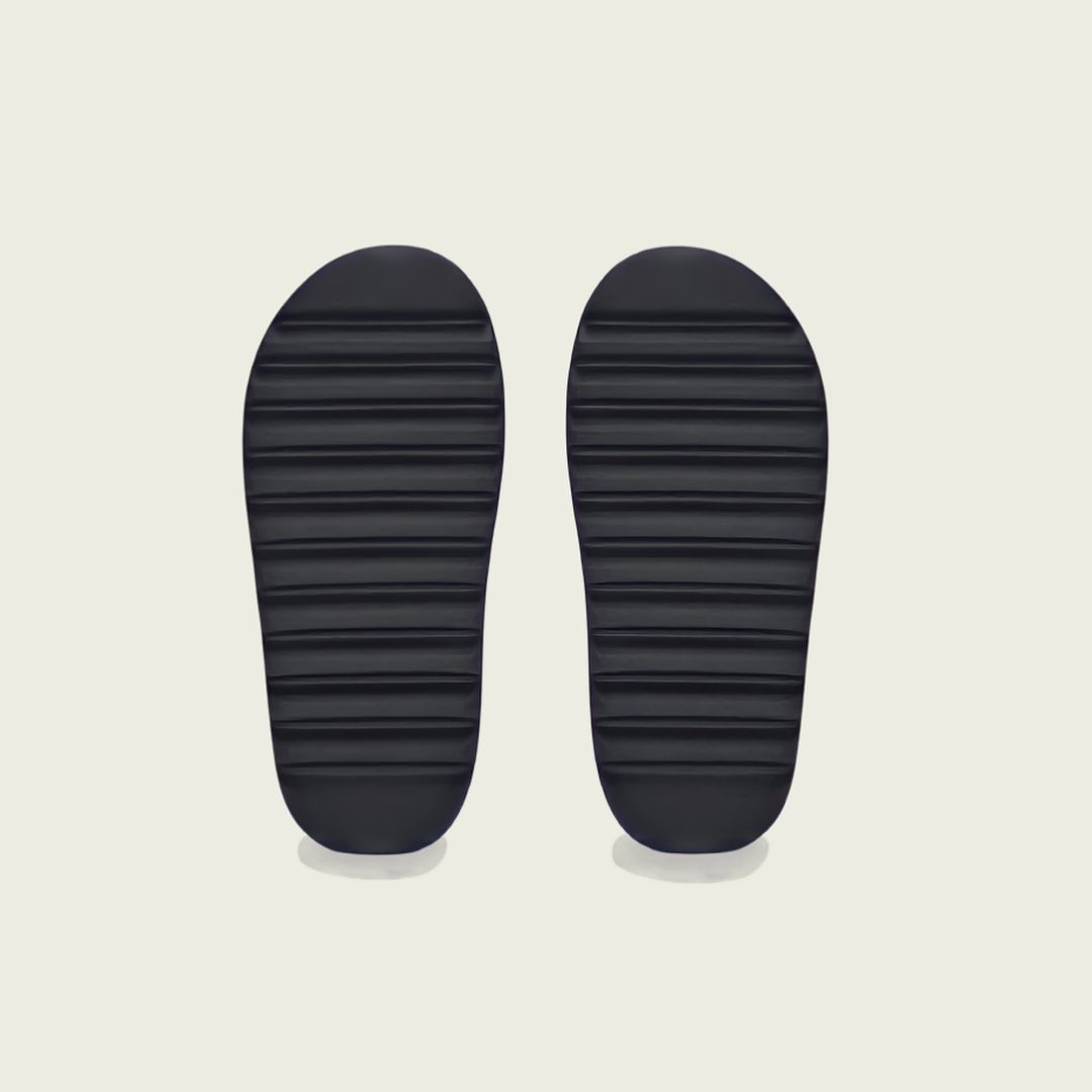 【国内 3/7 発売】adidas Originals YEEZY SLIDE “ONYX” (アディダス オリジナルス イージー スライド “オニキス”) [HQ6448]