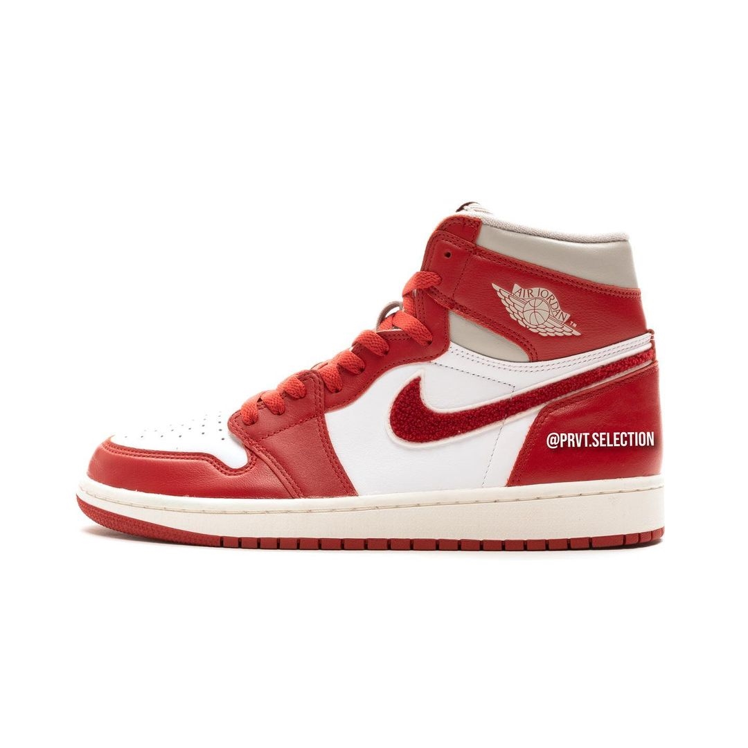 【国内 7/23 発売】ナイキ ウィメンズ エア ジョーダン 1 ハイ OG “シェニール/バーシティレッド” (NIKE WMNS AIR JORDAN 1 HIGH OG “Chenille/Varsity Red”) [DJ4891-061]