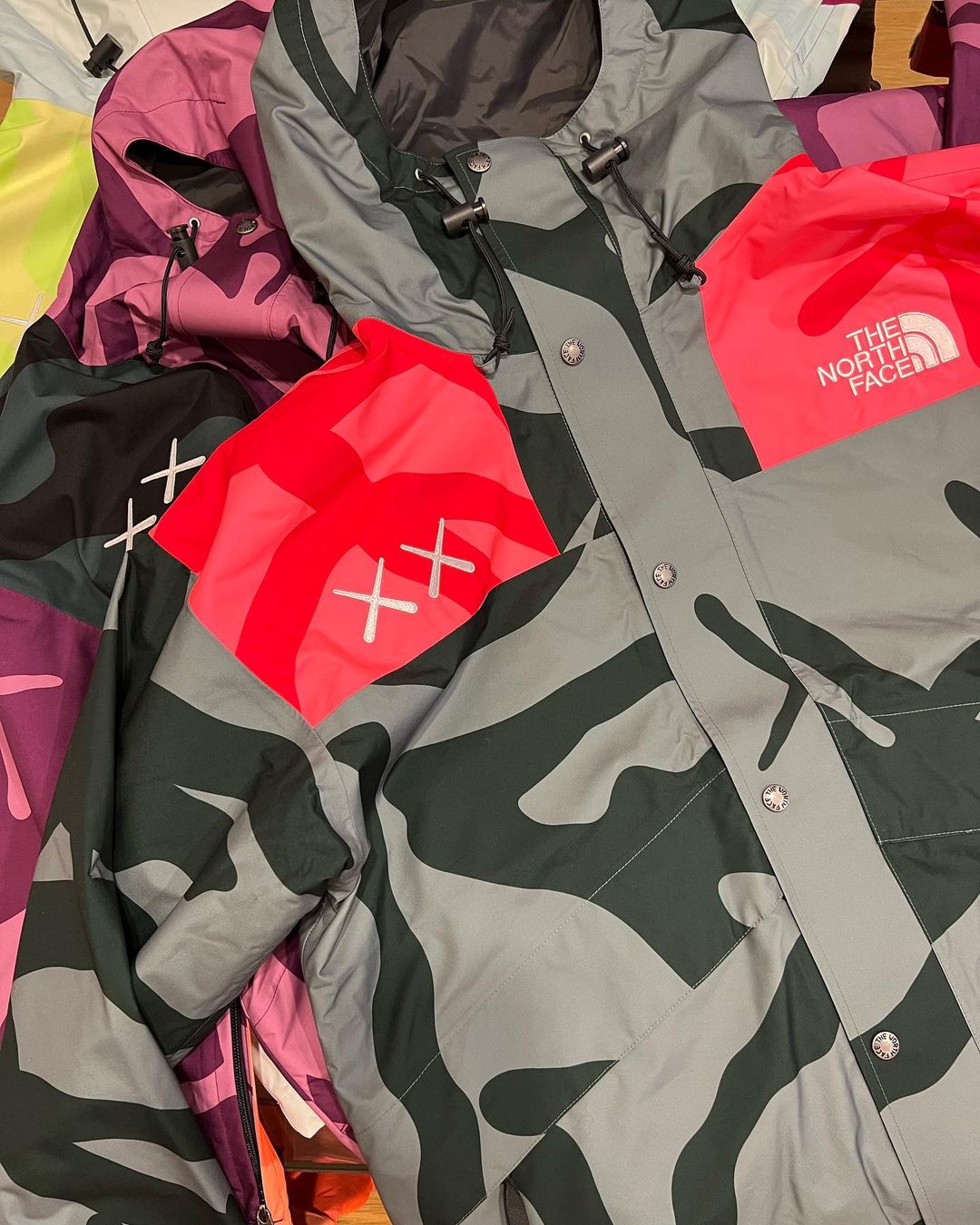 1/7~、2/17 発売！KAWS × THE NORTH FACE (カウズ ザ・ノース・フェイス)