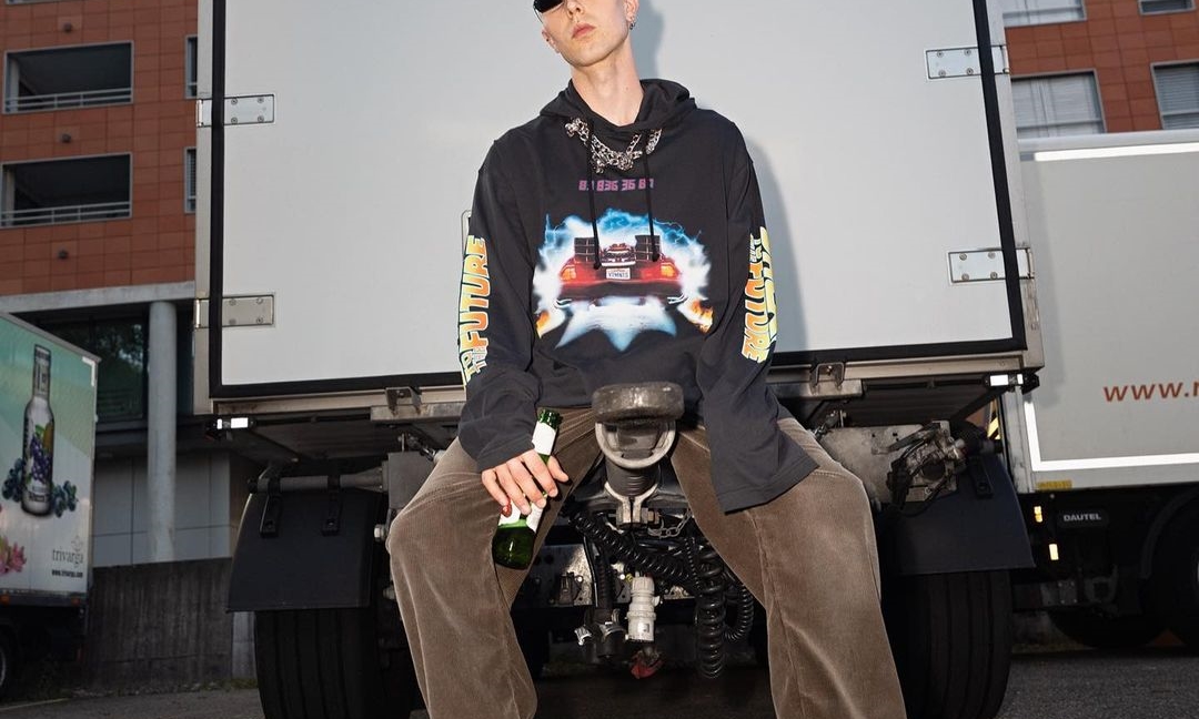 「VETEMENTS/ヴェトモン」のジェンダーにとらわれない新ブランド「VTMNTS」の2022 S/Sが始動！