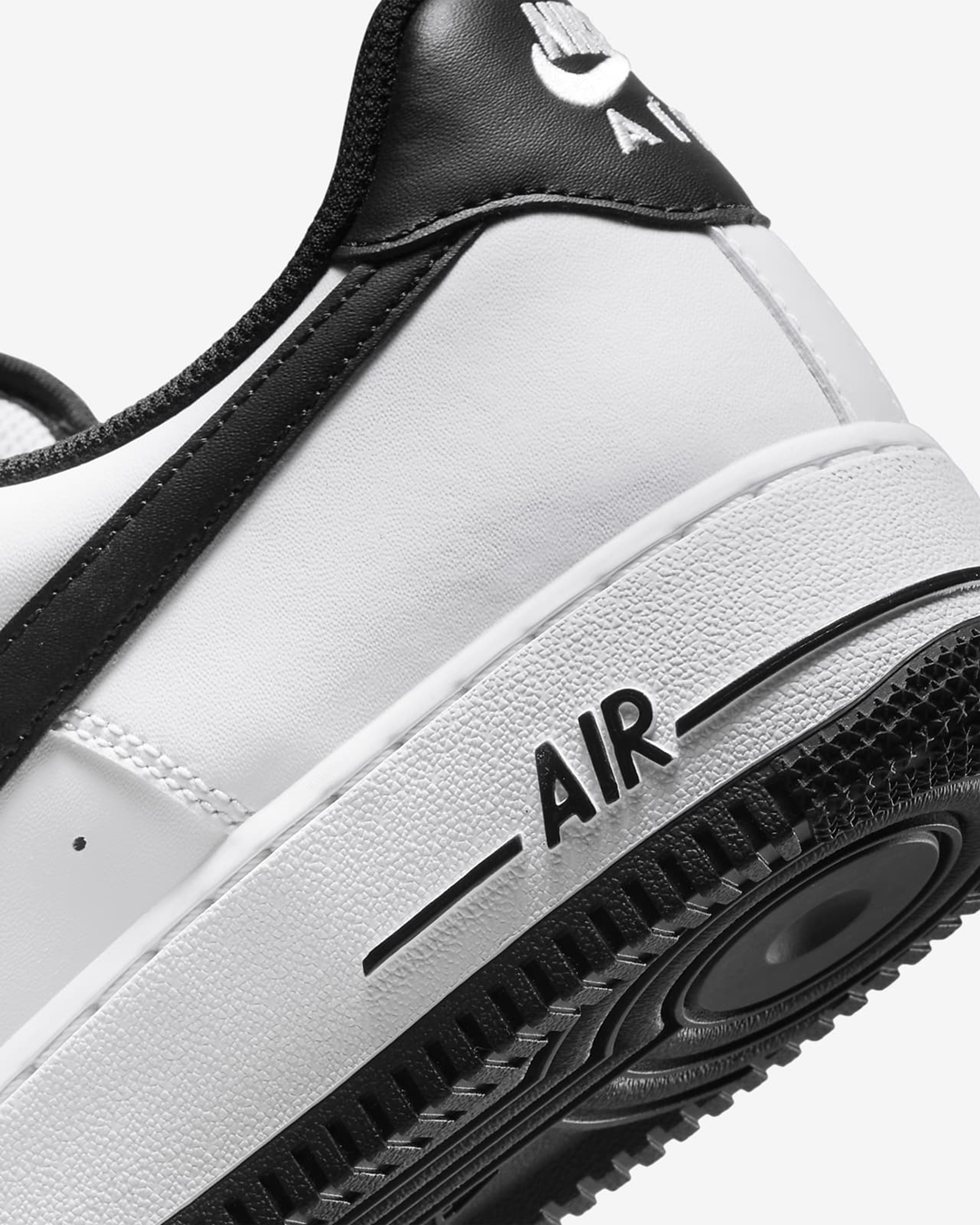 ナイキ エア フォース 1 07 ロー “ホワイト/ブラック” (NIKE AIR FORCE 1 07 LOW “White/Black”) [DH7561-102]