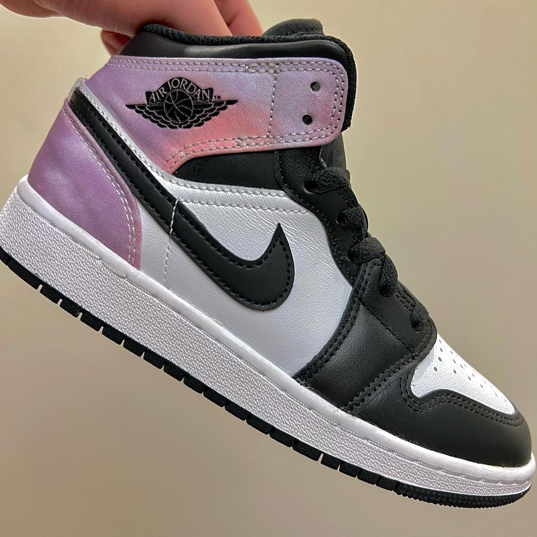 【サンプル?】ナイキ エア ジョーダン 1 ミッド “タイダイ” (NIKE AIR JORDAN 1 MID “Tie Dye”)