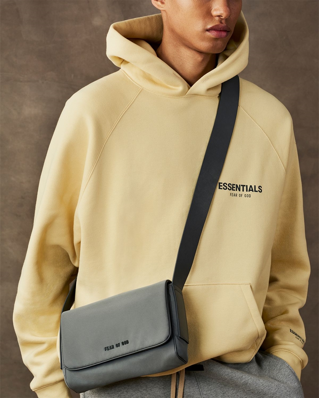 MR PORTER限定 FEAR OF GOD/ESSENTIALS カプセルコレクション (ミスターポーター フィア オブ ゴッド エッセンシャルズ)