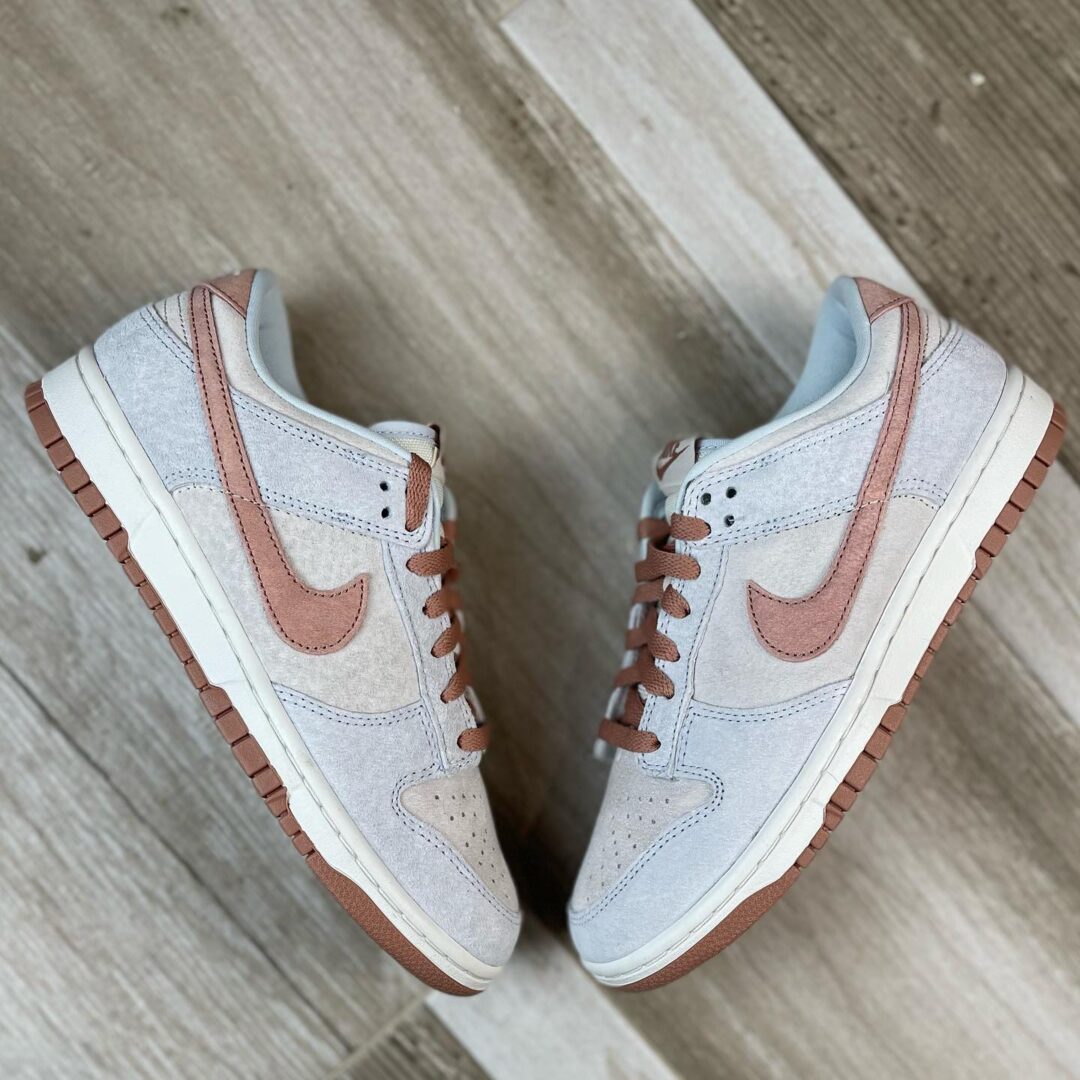 【国内 4/18 発売】ナイキ ダンク ロー “サミットホワイト/フォッシルローズ” (NIKE DUNK LOW “Summit White/Fossil Rose”) [DH7577-001]