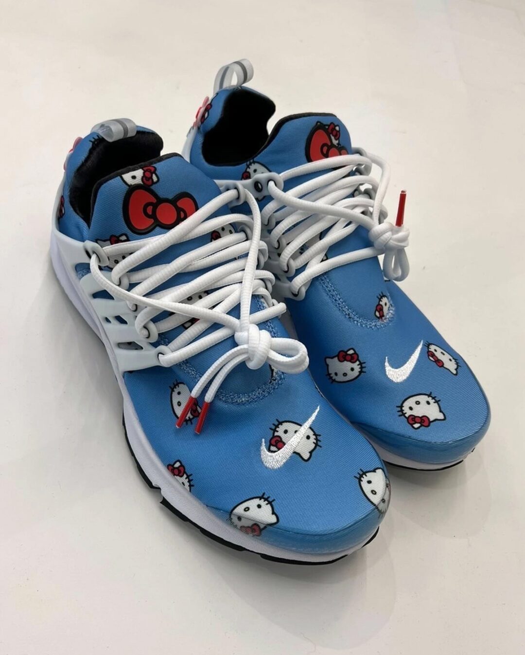 【国内 5/10 発売】Hello Kitty x NIKE AIR PRESTO / Apparare (ハローキティ ナイキ エア プレスト / アパレル) [DV3770-400]