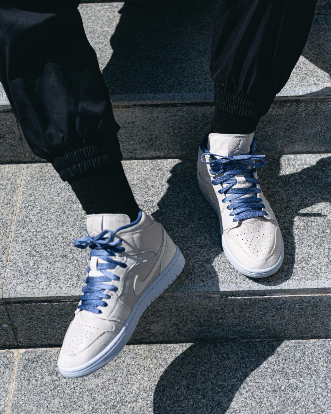 【国内 7/14 発売】ナイキ ウィメンズ エア ジョーダン 1 ミッド “セイル/インディゴ” (NIKE WMNS AIR JORDAN 1 MID “Sail/Indigo”) [DM9126-104]