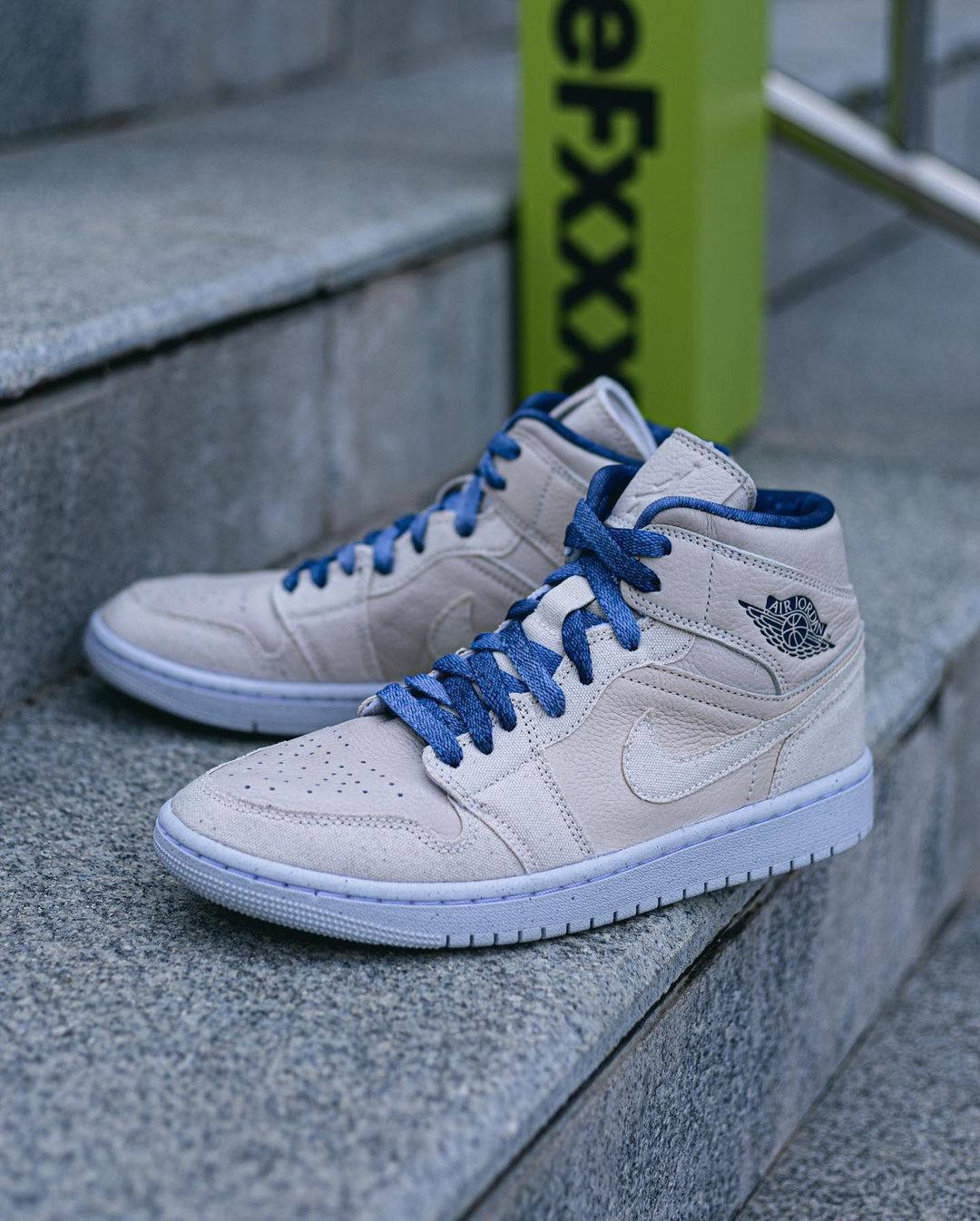 【国内 7/14 発売】ナイキ ウィメンズ エア ジョーダン 1 ミッド “セイル/インディゴ” (NIKE WMNS AIR JORDAN 1 MID “Sail/Indigo”) [DM9126-104]