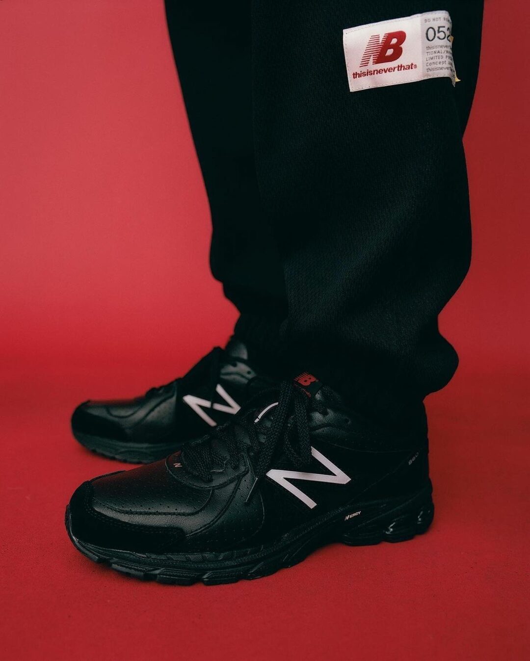 【2/9、2/10 発売】thisisneverthat × New Balance M860v2 “White/Black” (ディスイズネバーザット ニューバランス “ホワイト/ブラック”)