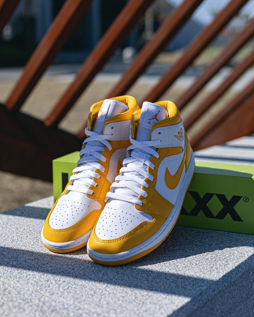 【国内 8/17 発売】ナイキ エア ジョーダン 1 ミッド “レモン” (NIKE AIR JORDAN 1 MID “Lemon”) [BQ6472-117]