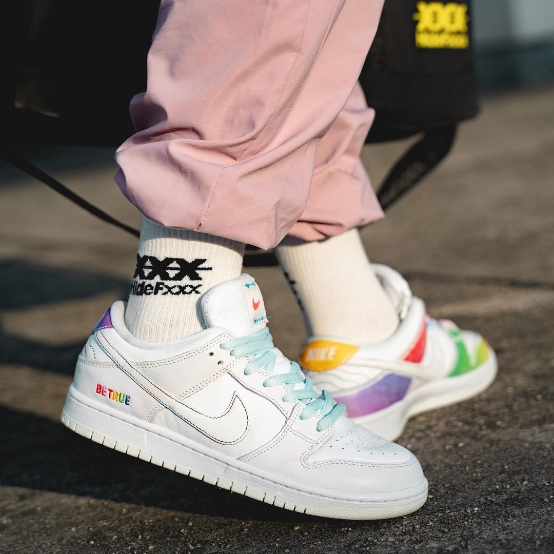 【国内 6/13 発売】ナイキ SB ダンク ロー “ビートゥルー/ホワイト” (NIKE SB DUNK LOW “Be True/White”) [DR4876-100]