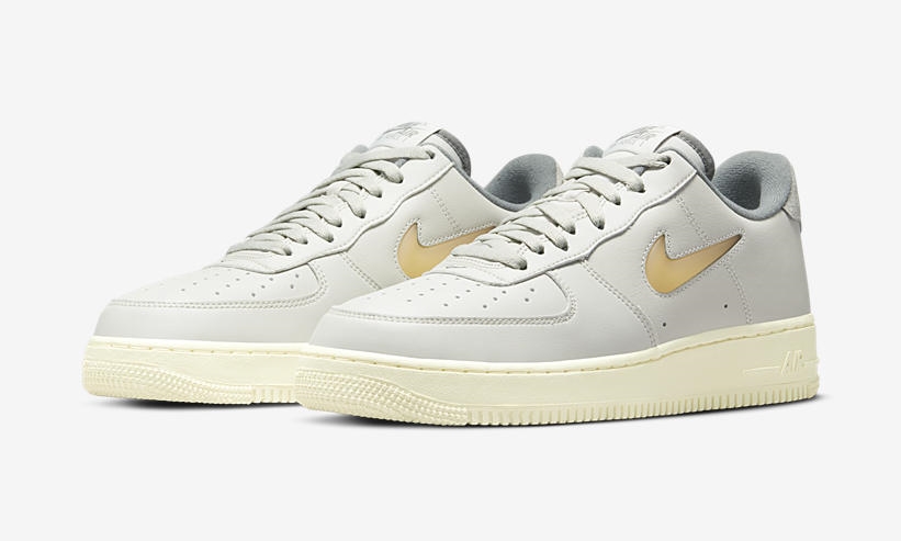 【国内 6/18 発売】ナイキ エア フォース 1 ロー 07 LX “ジュエルスウッシュ/ライトボーン” (NIKE AIR FORCE 1 07 LX “Jewel Swoosh/Light Bone”) [DC8894-001]