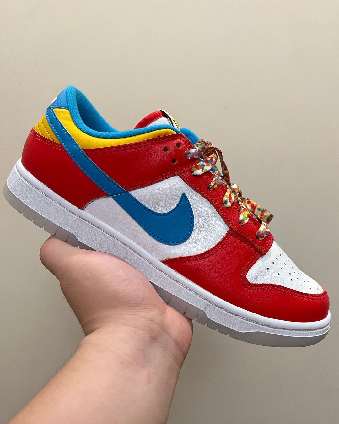 【国内 11/8 発売】ナイキ ダンク ロー × レブロン ジェームズ × フルーティー ペブルス (NIKE DUNK LOW LEBRON JAMES Fruity Pebbles) [DH8009-600]