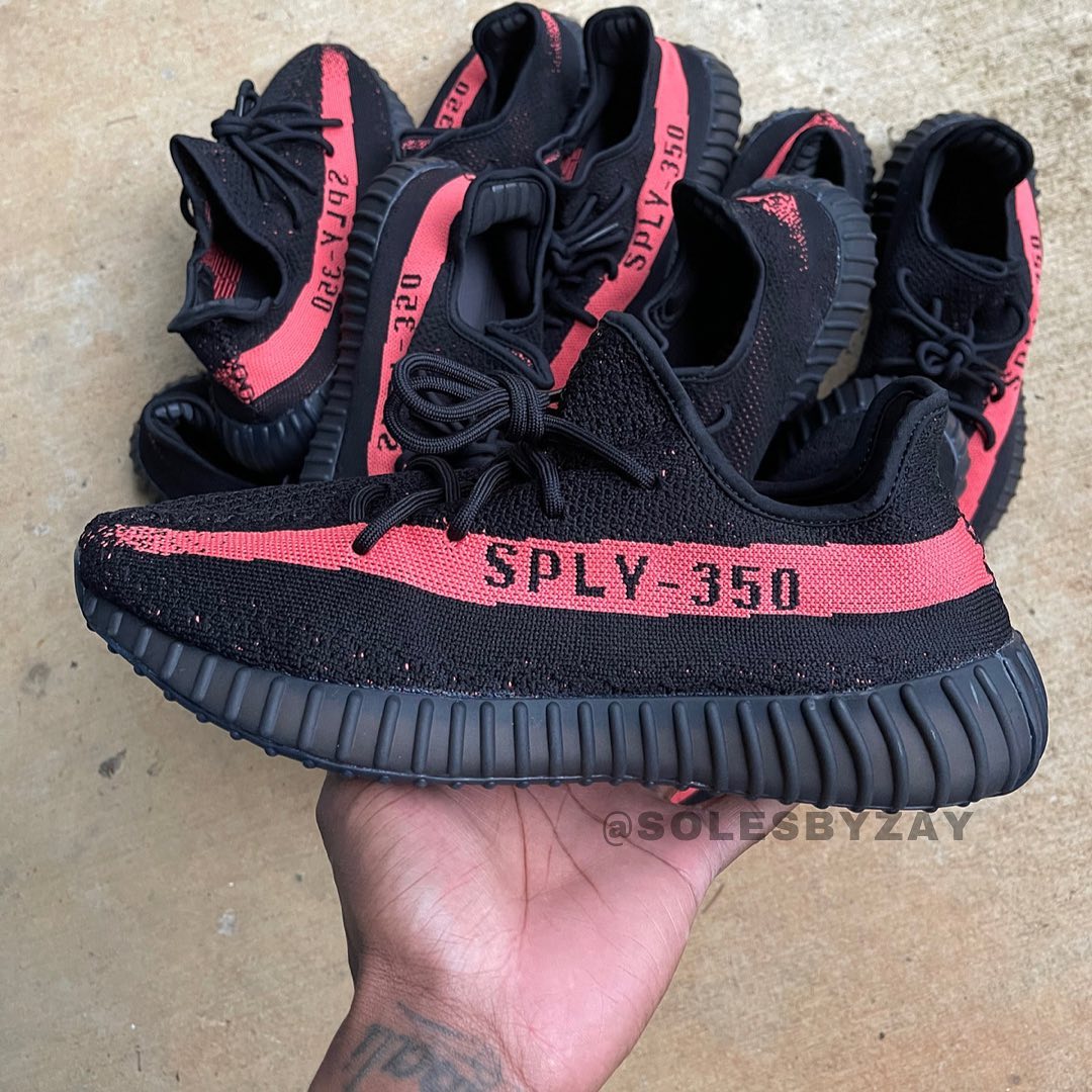 【2022年 リストック】アディダス オリジナルス イージー 350 ブースト V2 "コアブラック/レッド" (adidas Originals YEEZY 350 BOOST V2 “Core Black/Red”) [BY9612]