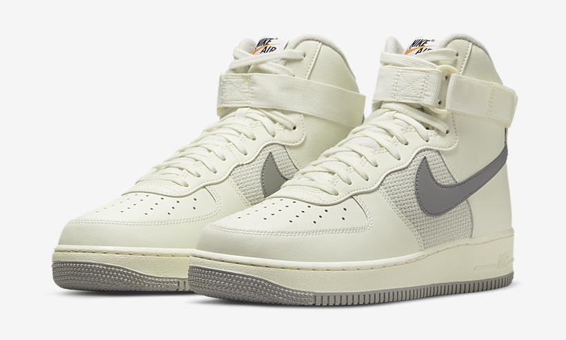 【国内 6/18 発売】ナイキ エア フォース 1 07 ハイ ビンテージ “セイル/ミディアムグレー” (NIKE AIR FORCE 1 07 HIGH VINTAGE “Sail/Medium Grey”) [DM0209-100]