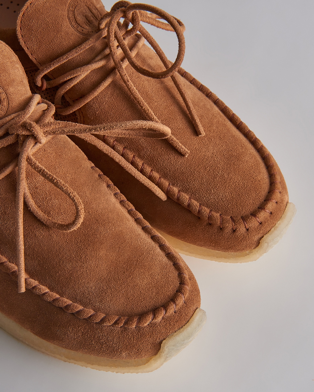 「8TH ST」 BY RONNIE FIEG FOR CLARKS ORIGINALS 2022 S/S Drop 2 が3/25 発売 (クラークスオリジナルス)