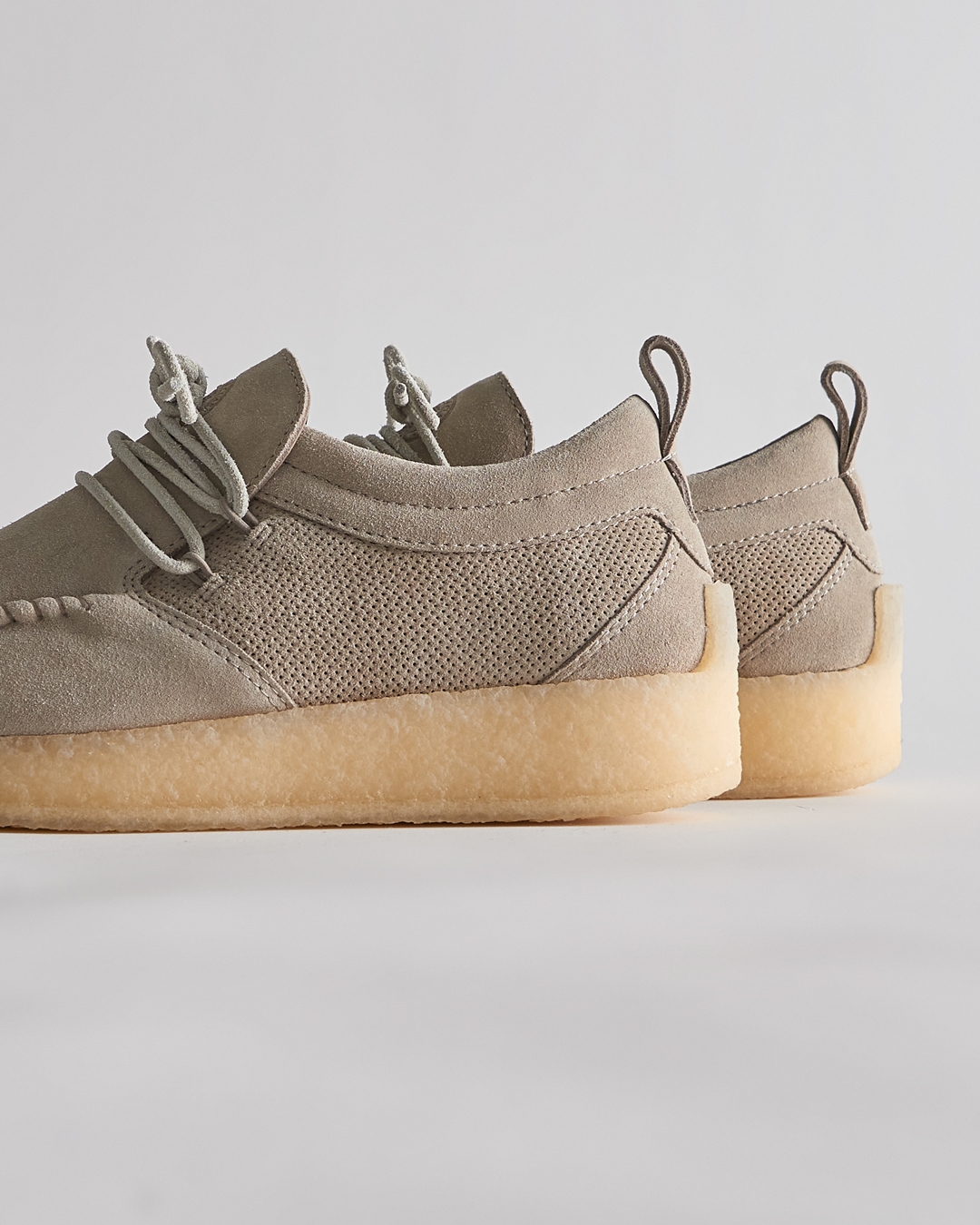 「8TH ST」 BY RONNIE FIEG FOR CLARKS ORIGINALS 2022 S/S Drop 2 が3/25 発売 (クラークスオリジナルス)