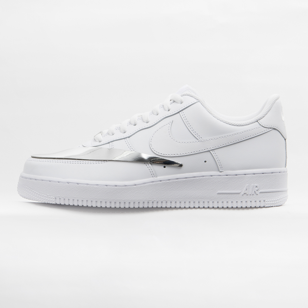 3/23からスタートするイベント「自由な背広」では、コム デ ギャルソンによる「NIKE AIR FORCE 1 カスタム」が先着販売 (COMME des GARCONS)