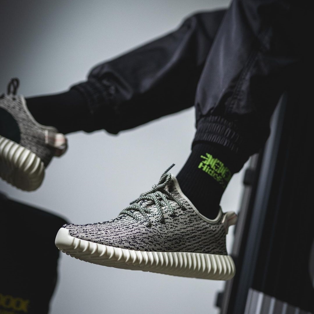 【海外 YEEZY DAY 8/1にリストック予定】アディダス オリジナルス イージー 350 ブースト “タートルドーブ” (adidas Originals YEEZY 350 BOOST “Turtle Dove”) [AQ4832]