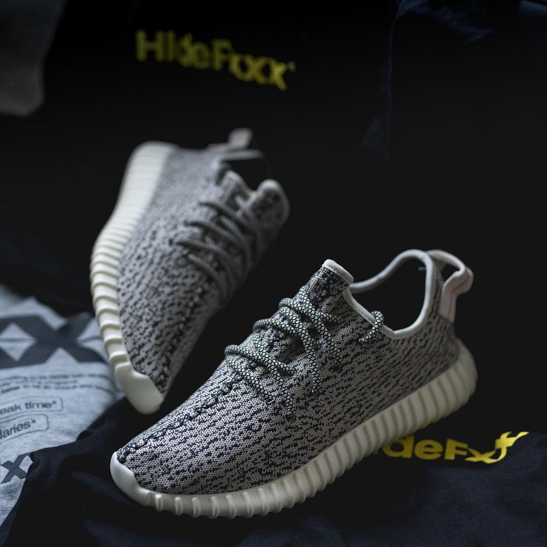 【海外 YEEZY DAY 8/1にリストック予定】アディダス オリジナルス イージー 350 ブースト “タートルドーブ” (adidas Originals YEEZY 350 BOOST “Turtle Dove”) [AQ4832]