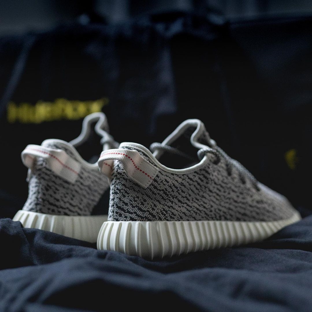 【海外 YEEZY DAY 8/1にリストック予定】アディダス オリジナルス イージー 350 ブースト “タートルドーブ” (adidas Originals YEEZY 350 BOOST “Turtle Dove”) [AQ4832]