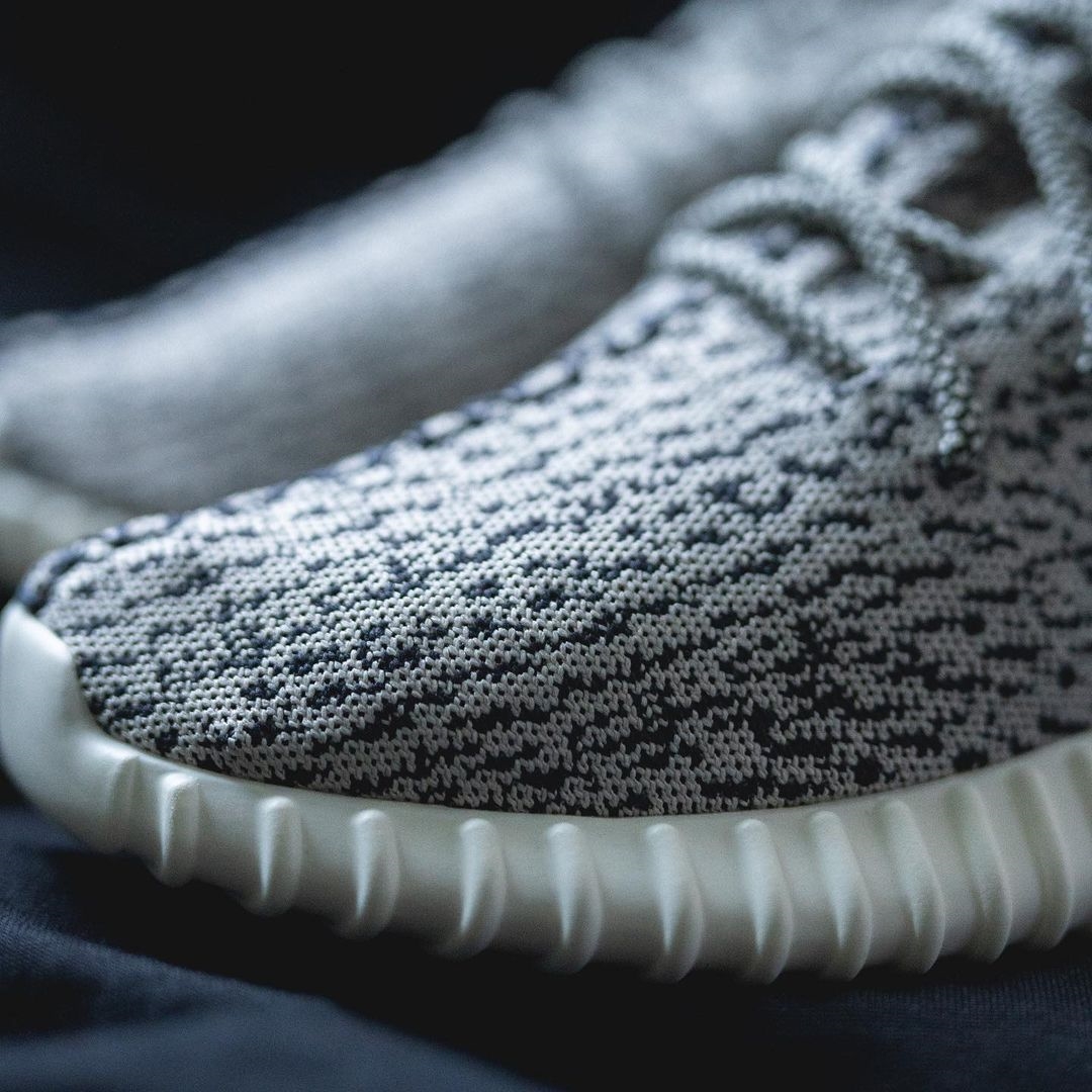 【海外 YEEZY DAY 8/1にリストック予定】アディダス オリジナルス イージー 350 ブースト “タートルドーブ” (adidas Originals YEEZY 350 BOOST “Turtle Dove”) [AQ4832]