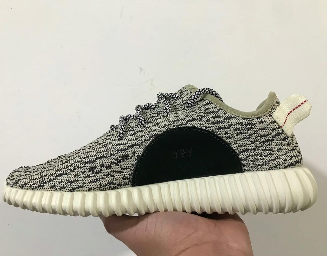 【海外 YEEZY DAY 8/1にリストック予定】アディダス オリジナルス イージー 350 ブースト “タートルドーブ” (adidas Originals YEEZY 350 BOOST “Turtle Dove”) [AQ4832]