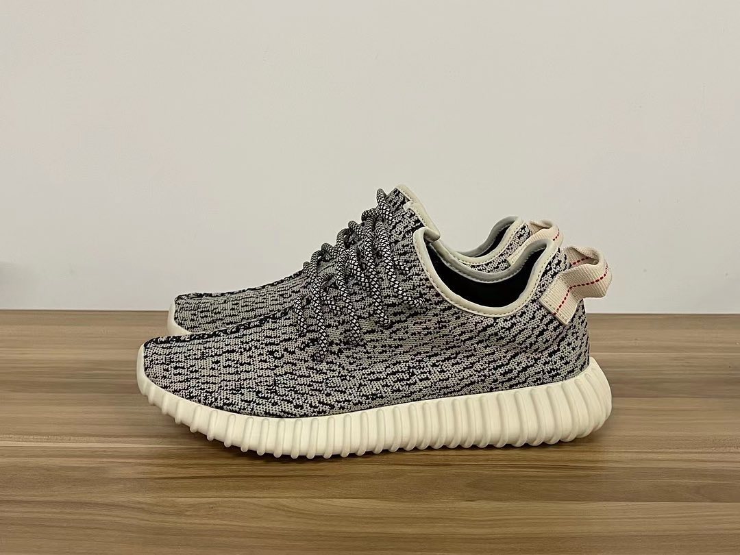 【海外 YEEZY DAY 8/1にリストック予定】アディダス オリジナルス イージー 350 ブースト “タートルドーブ” (adidas Originals YEEZY 350 BOOST “Turtle Dove”) [AQ4832]