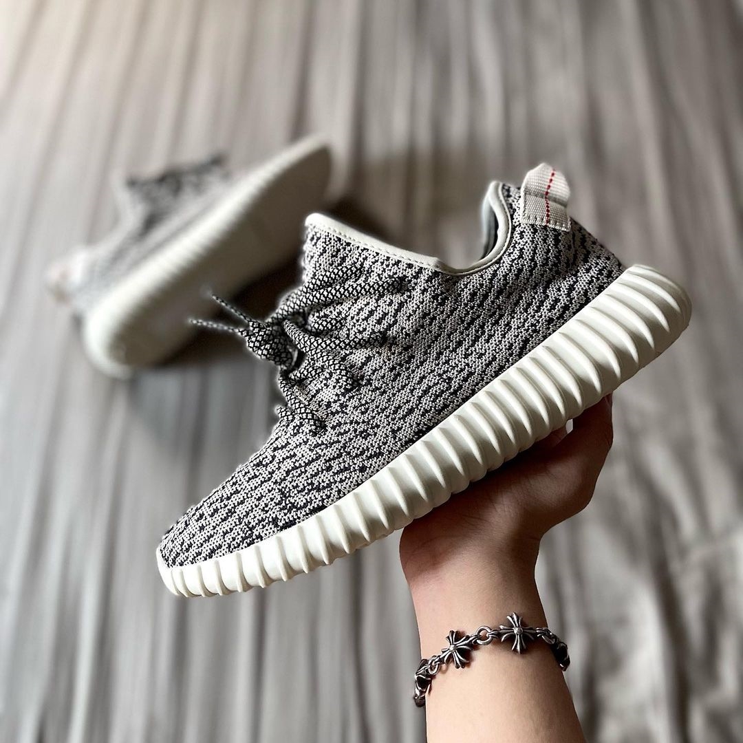 【海外 YEEZY DAY 8/1にリストック予定】アディダス オリジナルス イージー 350 ブースト “タートルドーブ” (adidas Originals YEEZY 350 BOOST “Turtle Dove”) [AQ4832]