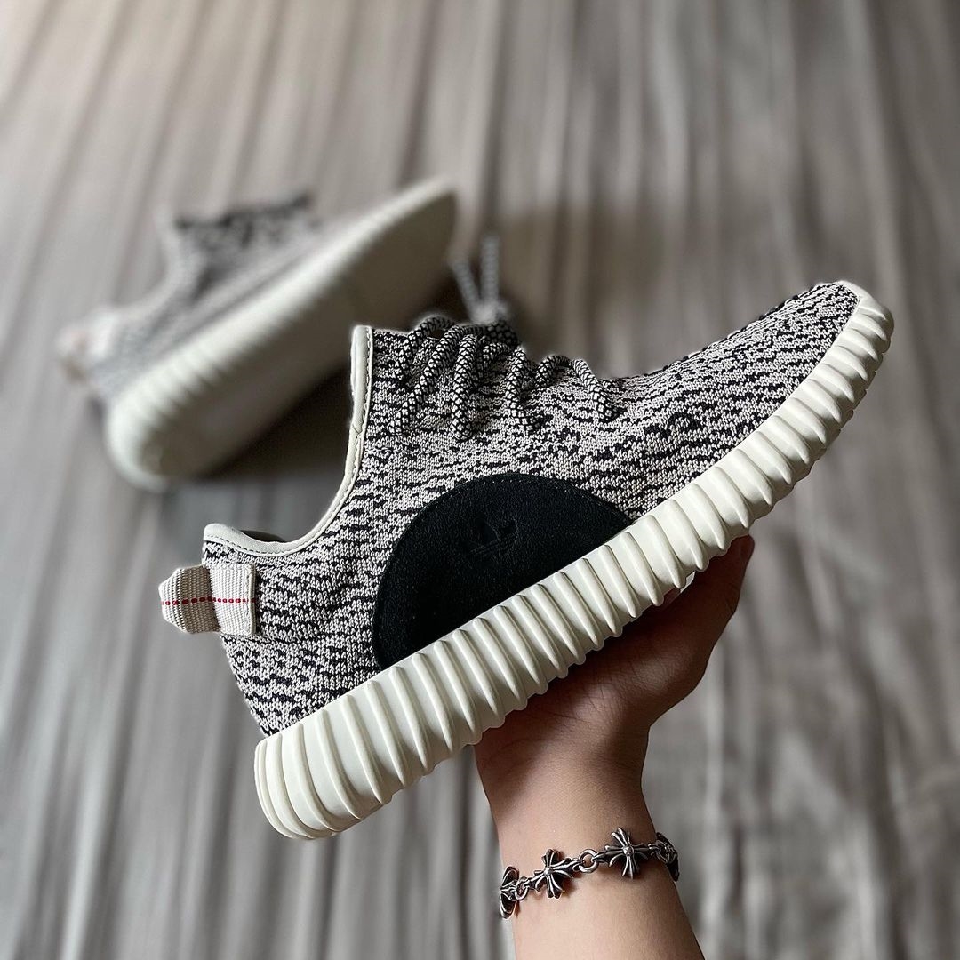 【海外 YEEZY DAY 8/1にリストック予定】アディダス オリジナルス イージー 350 ブースト “タートルドーブ” (adidas Originals YEEZY 350 BOOST “Turtle Dove”) [AQ4832]