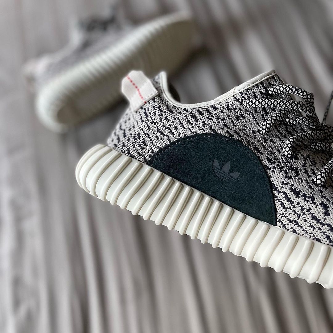 【海外 YEEZY DAY 8/1にリストック予定】アディダス オリジナルス イージー 350 ブースト “タートルドーブ” (adidas Originals YEEZY 350 BOOST “Turtle Dove”) [AQ4832]