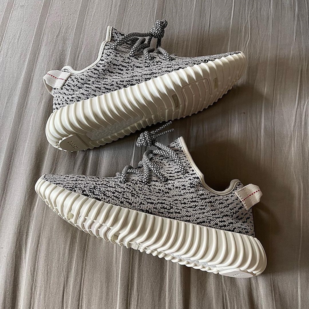 【海外 YEEZY DAY 8/1にリストック予定】アディダス オリジナルス イージー 350 ブースト “タートルドーブ” (adidas Originals YEEZY 350 BOOST “Turtle Dove”) [AQ4832]