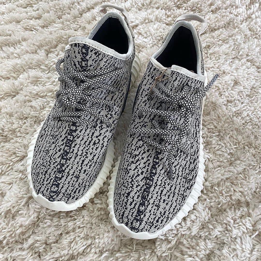 【海外 YEEZY DAY 8/1にリストック予定】アディダス オリジナルス イージー 350 ブースト “タートルドーブ” (adidas Originals YEEZY 350 BOOST “Turtle Dove”) [AQ4832]