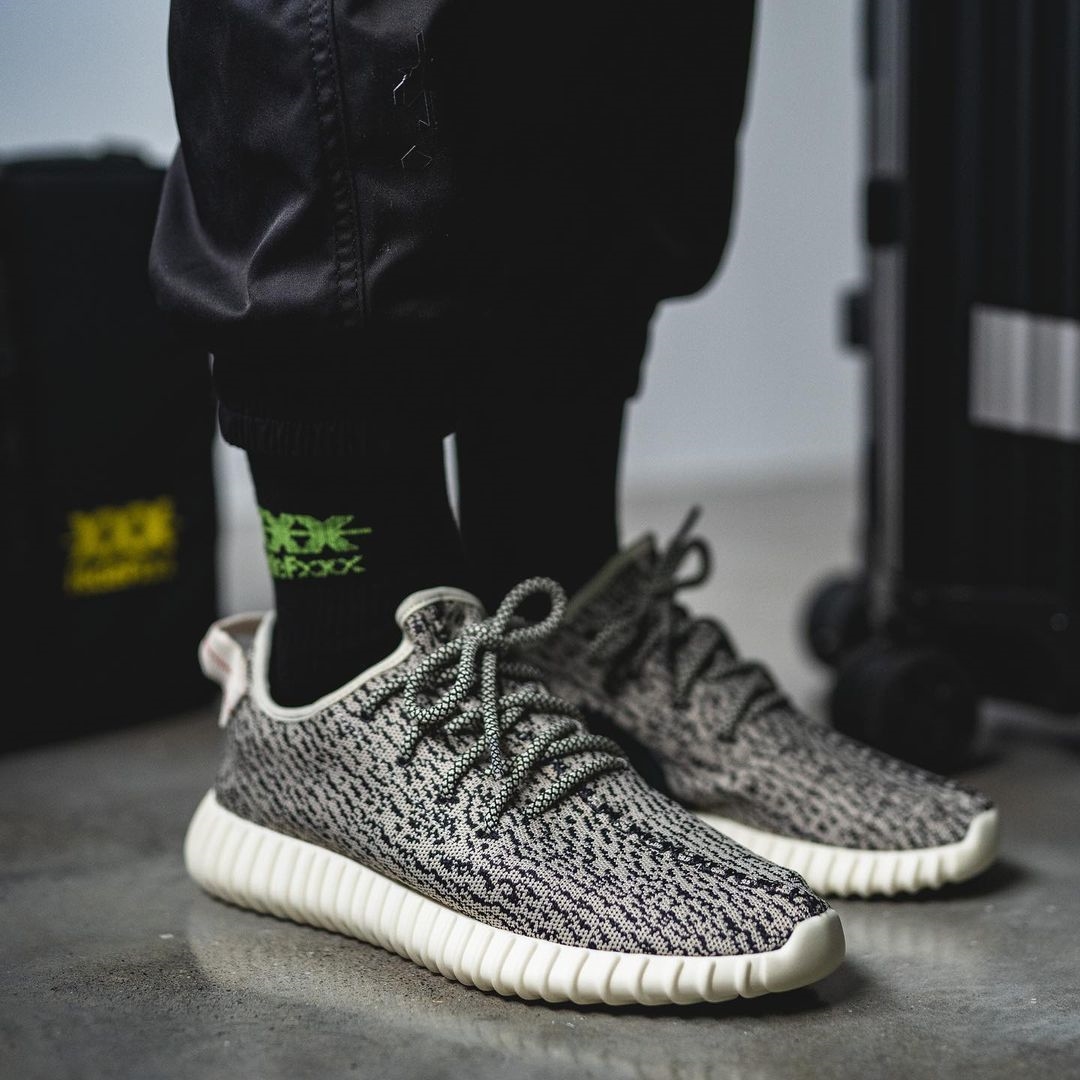 【海外 YEEZY DAY 8/1にリストック予定】アディダス オリジナルス イージー 350 ブースト “タートルドーブ” (adidas Originals YEEZY 350 BOOST “Turtle Dove”) [AQ4832]