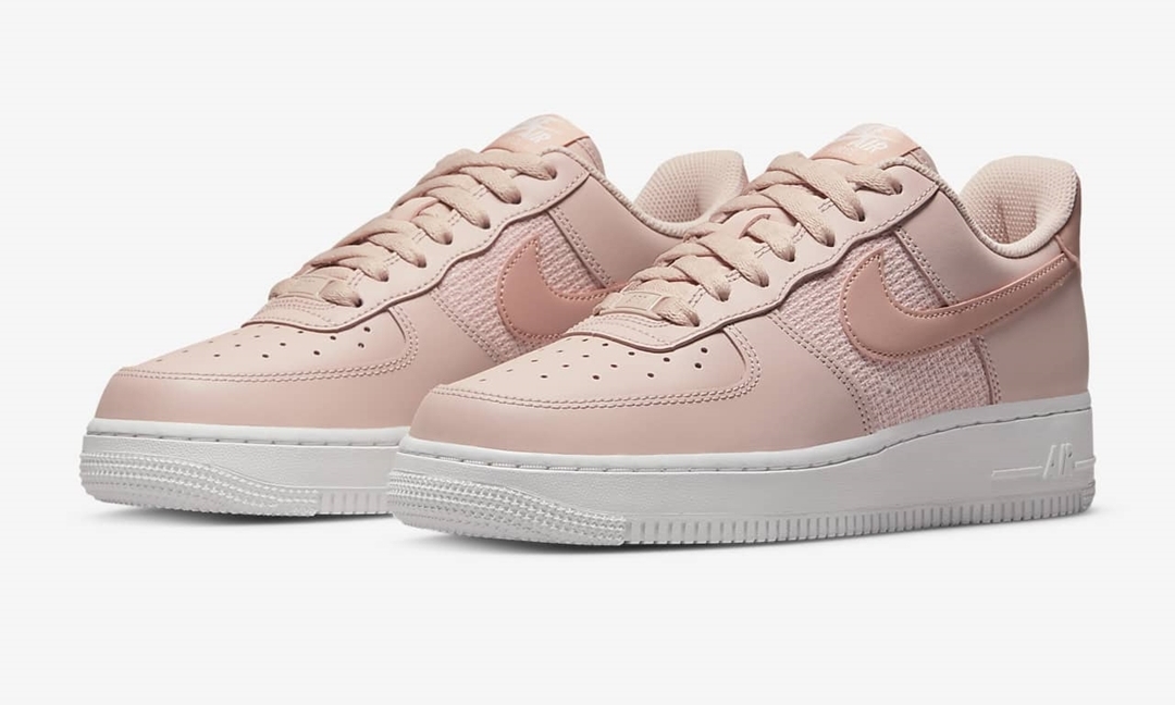 海外発売！ナイキ ウィメンズ エア フォース 1 07 ロー ESS "ピンクオックスフォード" (NIKE WMNS AIR FORCE 1 07 LOW ESS "Pink Oxford") [DJ9945-600]