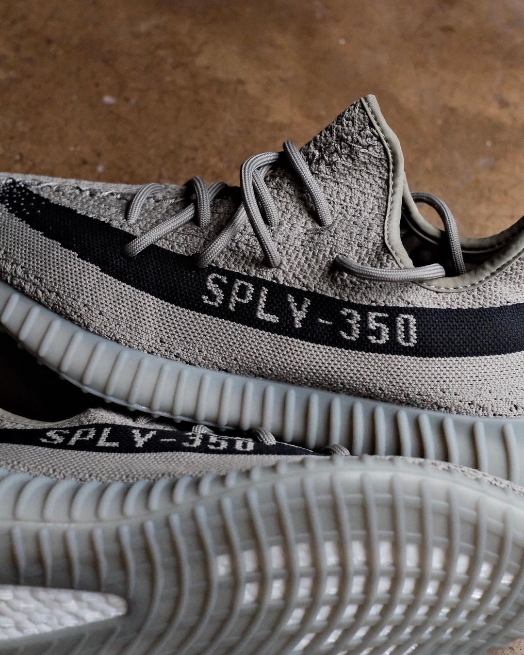 【国内 8/14 発売予定】アディダス オリジナルス イージー ブースト 350 V2 “グラナイト” (adidas Originals YEEZY BOOST 350 V2 “Granite”) [HQ2059]