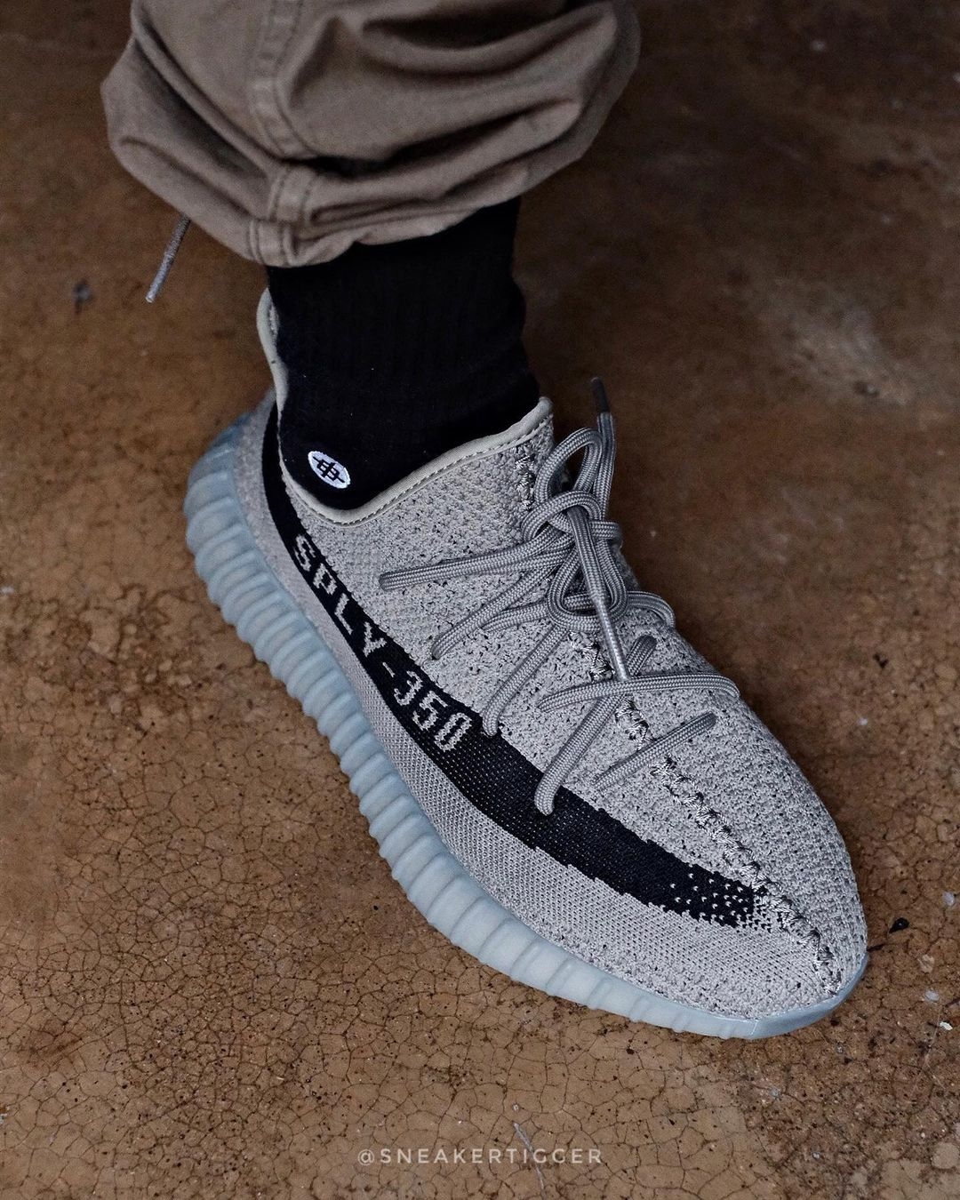 【国内 8/14 発売予定】アディダス オリジナルス イージー ブースト 350 V2 “グラナイト” (adidas Originals YEEZY BOOST 350 V2 “Granite”) [HQ2059]