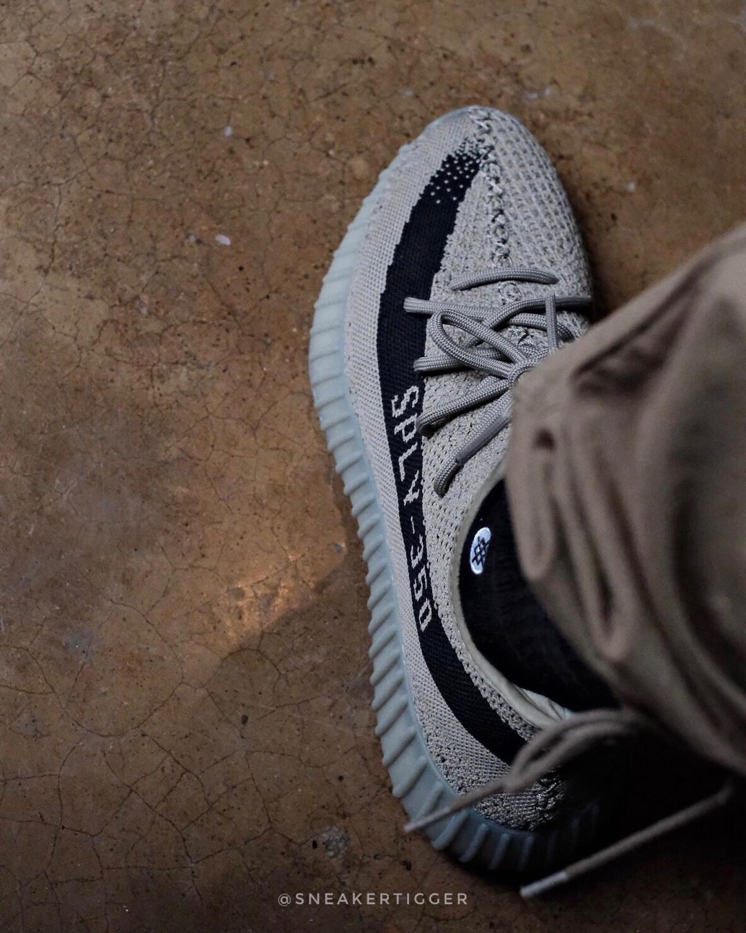 YEEZY BOOST 350 V2 GRANITE CORE BLACK - スニーカー