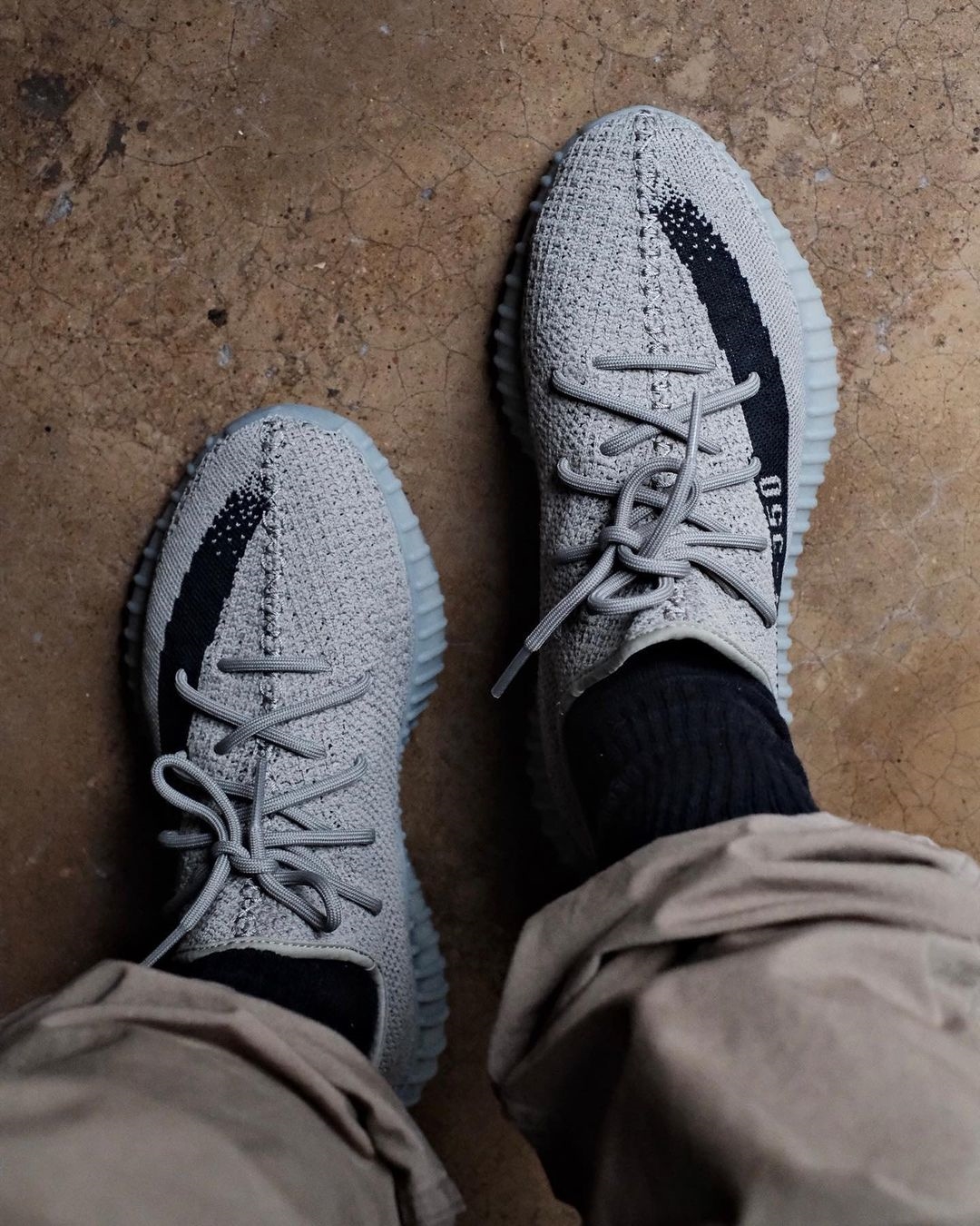 【国内 8/14 発売予定】アディダス オリジナルス イージー ブースト 350 V2 “グラナイト” (adidas Originals YEEZY BOOST 350 V2 “Granite”) [HQ2059]