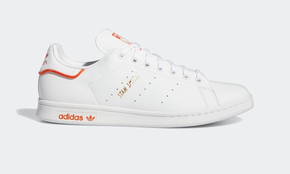 【国内発売予定】シューレースにゴールドカラーのチャームを添えた贅沢な adidas Originals STAN SMITH “White/Gold” (アディダス オリジナルス スタンスミス “ホワイト/ゴールド”) [GW0488]