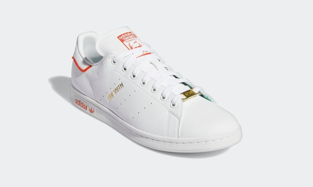 【国内発売予定】シューレースにゴールドカラーのチャームを添えた贅沢な adidas Originals STAN SMITH “White/Gold” (アディダス オリジナルス スタンスミス “ホワイト/ゴールド”) [GW0488]