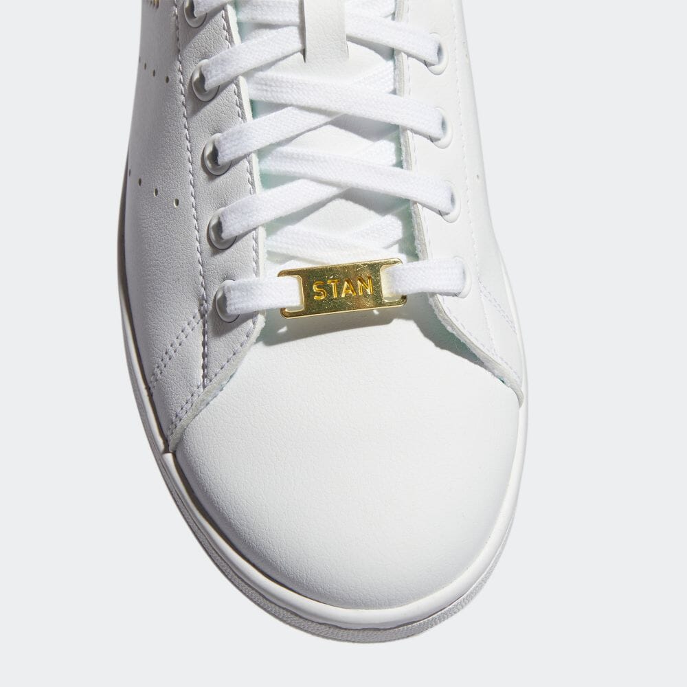 【国内発売予定】シューレースにゴールドカラーのチャームを添えた贅沢な adidas Originals STAN SMITH “White/Gold” (アディダス オリジナルス スタンスミス “ホワイト/ゴールド”) [GW0488]