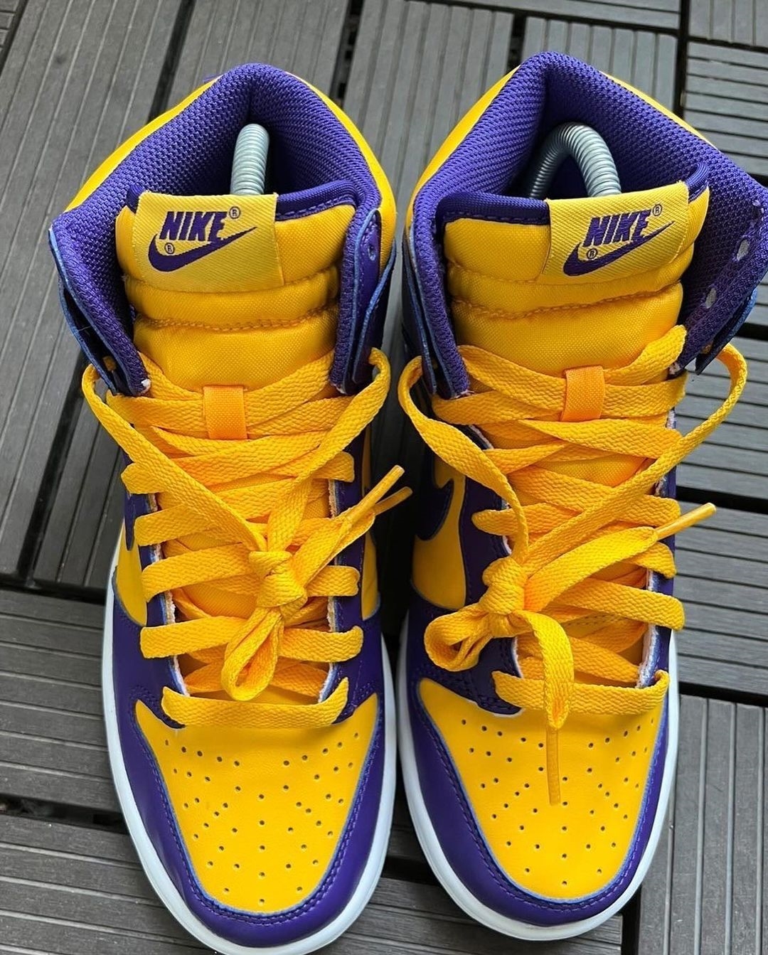 【国内 8/20 発売】ナイキ ダンク ハイ レトロ “レイカーズ/コートパープル” (NIKE DUNK HIGH RETRO “Lakers/Court Purple”) [DD1399-500]