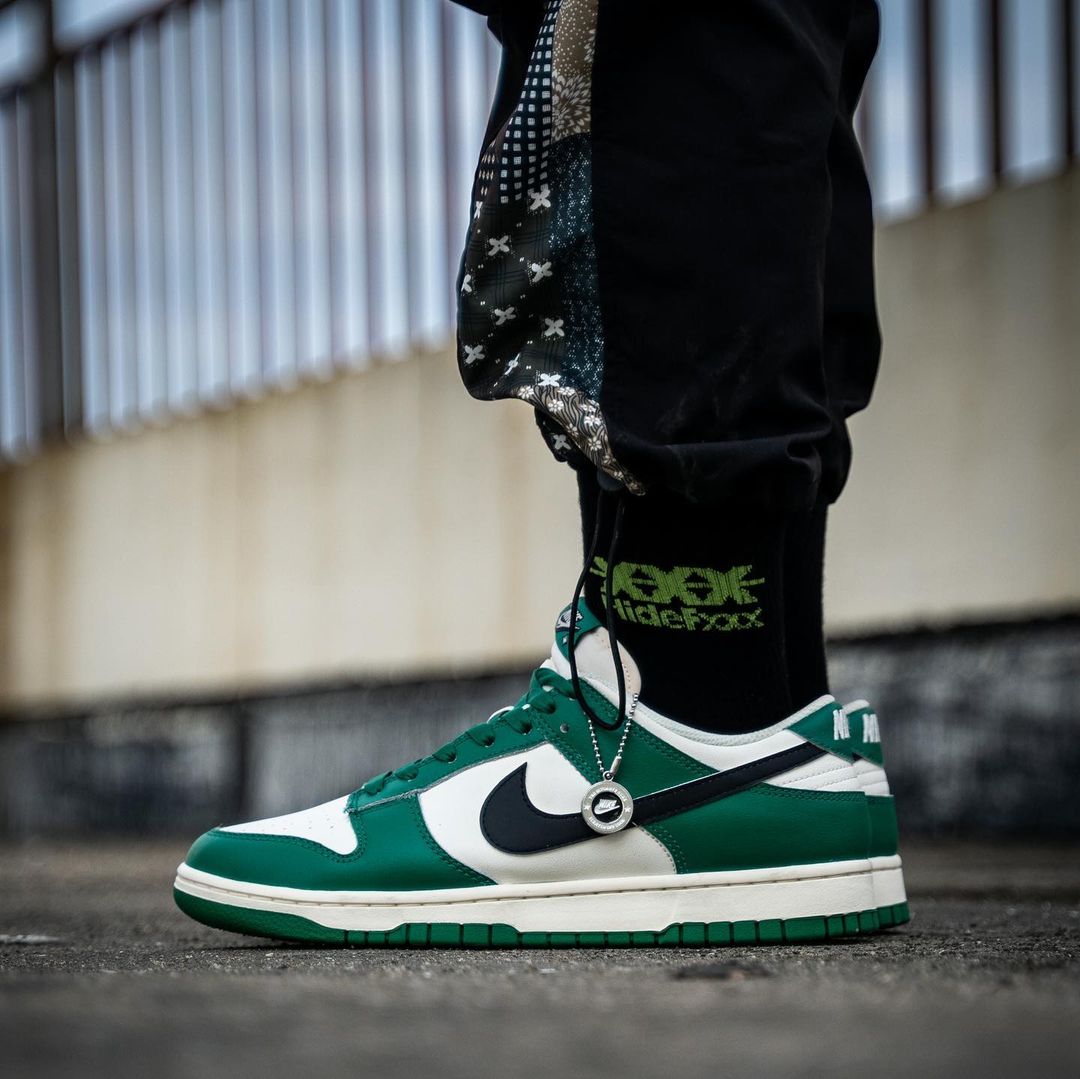 DUNK LOW RETRO SE DR9654-100 27.0