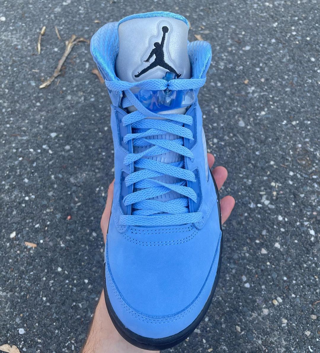 【国内 3/4 発売】ナイキ エア ジョーダン 5 レトロ “UNC/ユニバーシティブルー” (NIKE AIR JORDAN 5 RETRO “UNC/University Blue”) [DV1310-401]