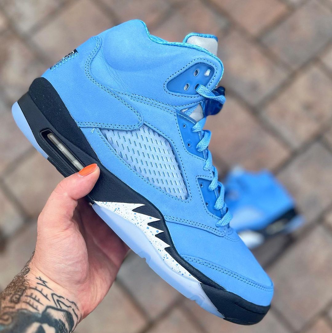 【国内 3/4 発売】ナイキ エア ジョーダン 5 レトロ “UNC/ユニバーシティブルー” (NIKE AIR JORDAN 5 RETRO “UNC/University Blue”) [DV1310-401]