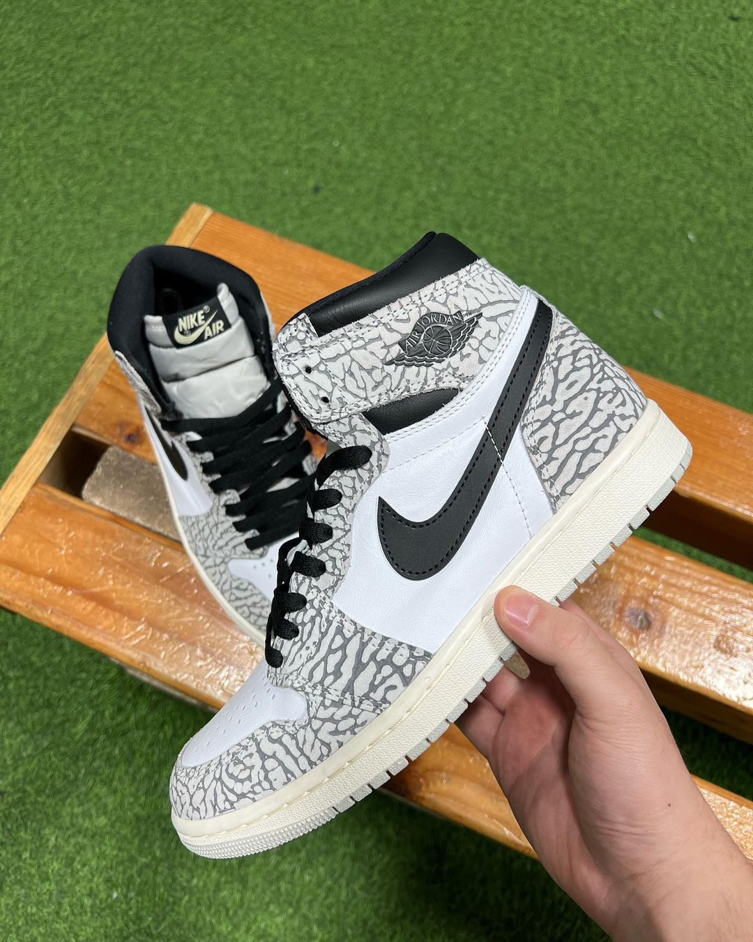 【国内 3/1 発売】ナイキ エア ジョーダン 1 ハイ OG “エレファント/ホワイト/ブラック” (NIKE AIR JORDAN 1 HIGH OG “Elephant/White/Black”) [DZ5485-052]