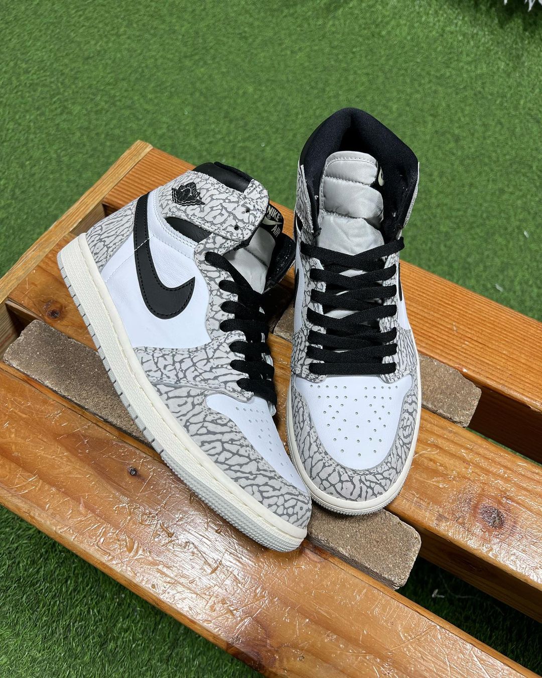 【国内 3/1 発売】ナイキ エア ジョーダン 1 ハイ OG “エレファント/ホワイト/ブラック” (NIKE AIR JORDAN 1 HIGH OG “Elephant/White/Black”) [DZ5485-052]