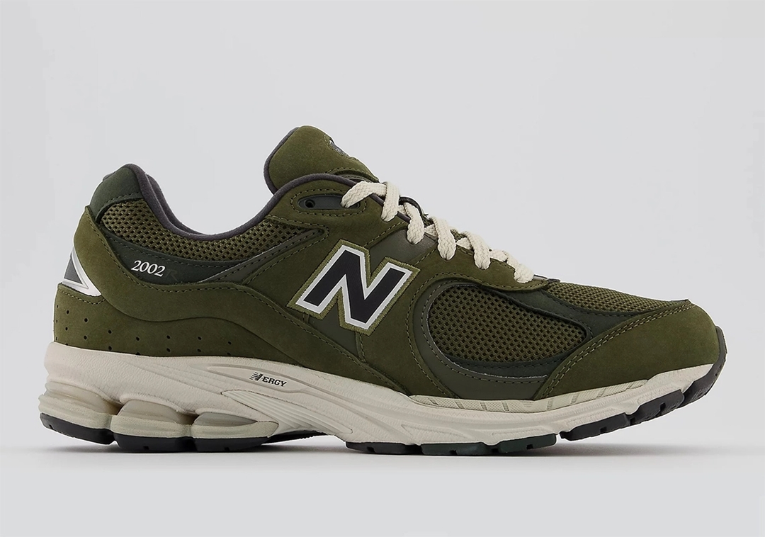 海外発売！New Balance M2002 RGL (ニューバランス)